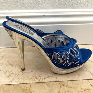 🦋Brand New🦋 Italina Blue and Silver Heels